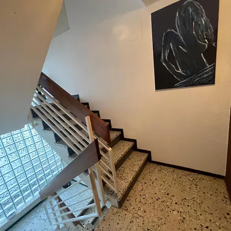 Sky 1,5 Fuer 4 Leute Zentral 35qm S-bahn Mercedes Benz