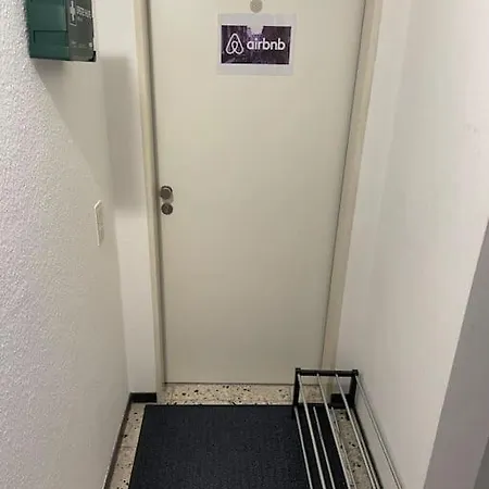 Sky 1,5 Für 4 Leute Zentral 35qm S-bahn Mercedes Benz Apartamento *