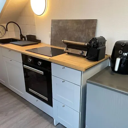 Sky 1,5 Für 4 Leute Zentral 35qm S-bahn Mercedes Benz Apartamento *