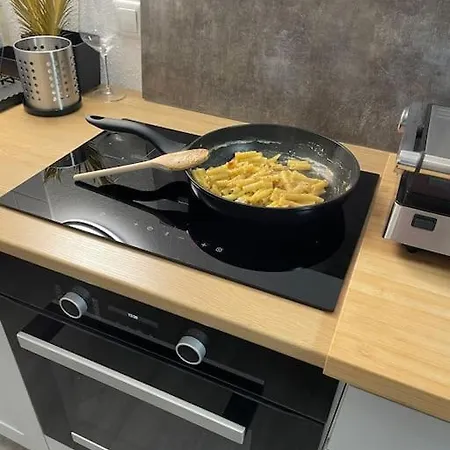 Διαμέρισμα Sky 1,5 Fuer 4 Leute Zentral 35qm S-bahn Mercedes Benz *