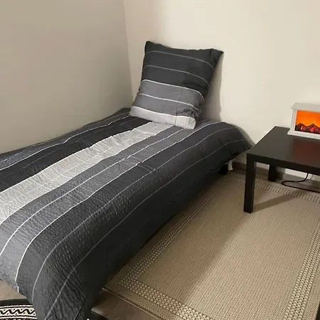 Sky 1,5 Für 4 Leute Zentral 35qm S-bahn Mercedes Benz *