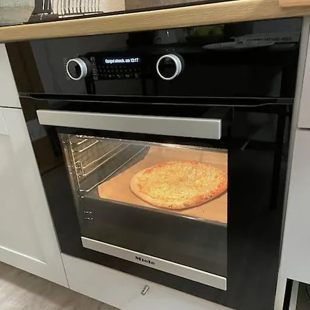 Sky 1,5 Für 4 Leute Zentral 35qm S-bahn Mercedes Benz Apartamento