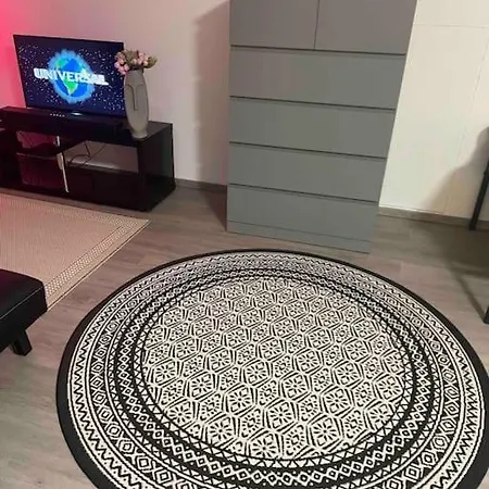 Apartamento Sky 1,5 Für 4 Leute Zentral 35qm S-bahn Mercedes Benz