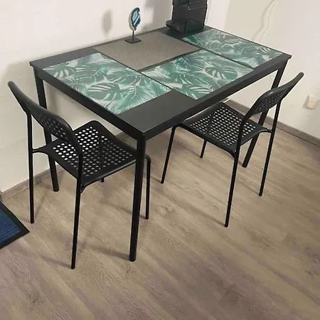 Sky 1,5 Für 4 Leute Zentral 35qm S-bahn Mercedes Benz Apartamento