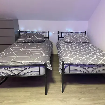 Apartment Sky 1,5 Fuer 4 Leute Zentral 35qm S-bahn Mercedes Benz *