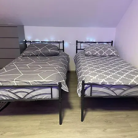 Apartamento Sky 1,5 Für 4 Leute Zentral 35qm S-bahn Mercedes Benz *