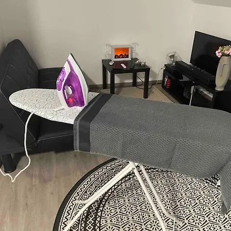 Sky 1,5 Für 4 Leute Zentral 35qm S-bahn Mercedes Benz * Magstadt