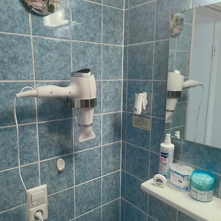 Sky 1,5 Fuer 4 Leute Zentral 35qm S-bahn Mercedes Benz