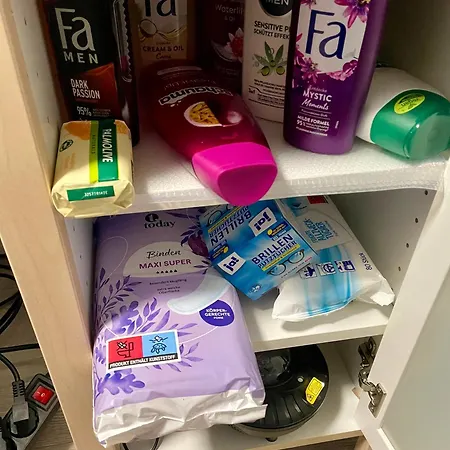 Sky 1,5 Fuer 4 Leute Zentral 35qm S-bahn Mercedes Benz Apartman *