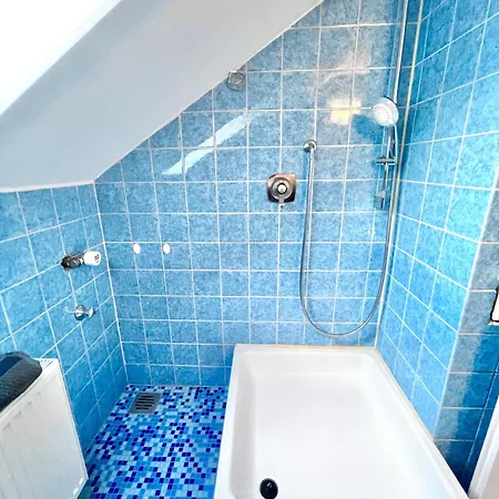 Apartment Sky 1,5 Fuer 4 Leute Zentral 35qm S-bahn Mercedes Benz Magstadt