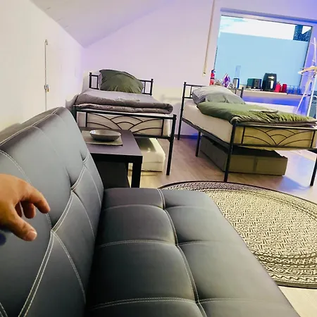 Sky 1,5 Fuer 4 Leute Zentral 35qm S-bahn Mercedes Benz * Magstadt